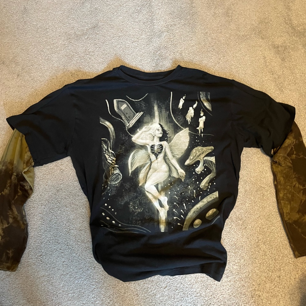 Like new double XL 100% cotton, black graphic shirt with sleeves